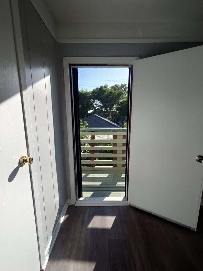 Puerta que da al balcón desde el dormitorio principal - 1474 7th St