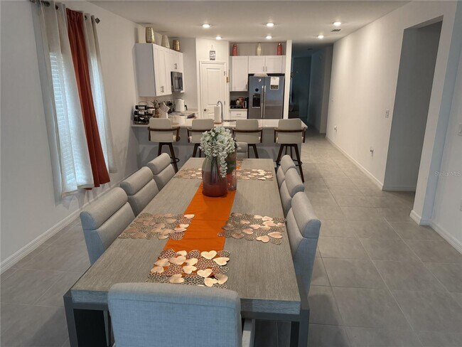 Foto del edificio - 1951 Rosewood Cir