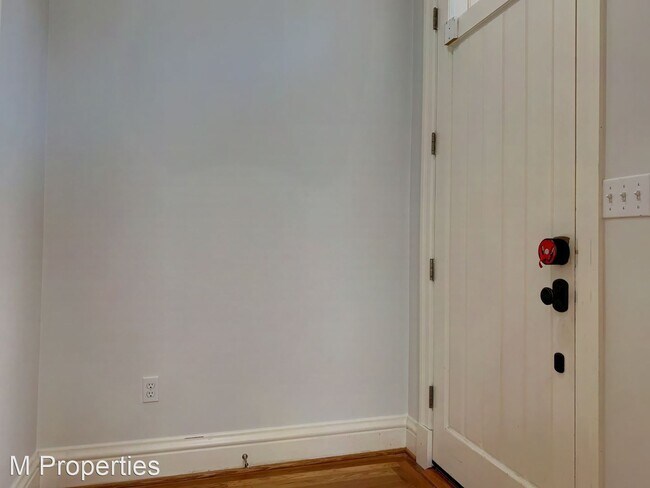 Building Photo - 3 br, 2.5 bath House - 14A Chattanooga Street