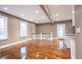 Foto del edificio - 686 E 8th St
