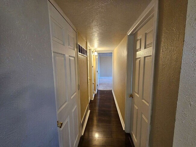 Foto del edificio - 4288 N Hooker St