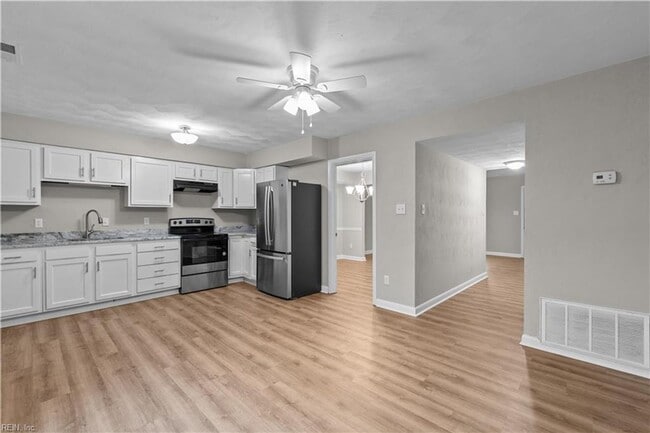 Photo - 811 S Grosvenor Court Townhome