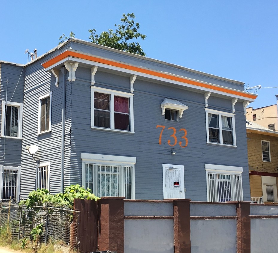 Primary Photo - 733 Columbia Ave