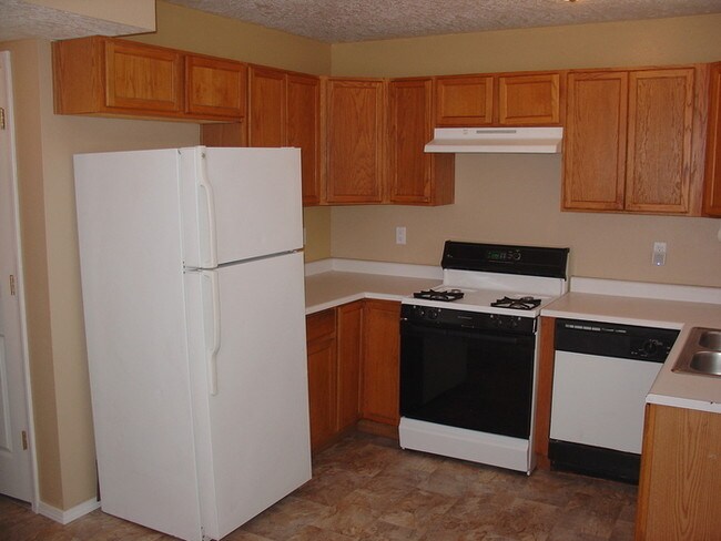 Building Photo - SCHEDULE YOUR SHOWING TODAY