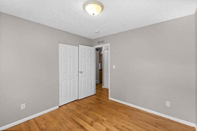 Building Photo - 6406 Dalewood Rd