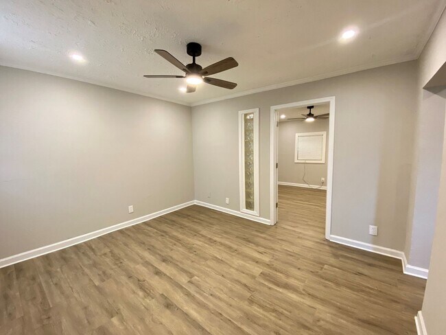 Foto del edificio - 136 Corbin St