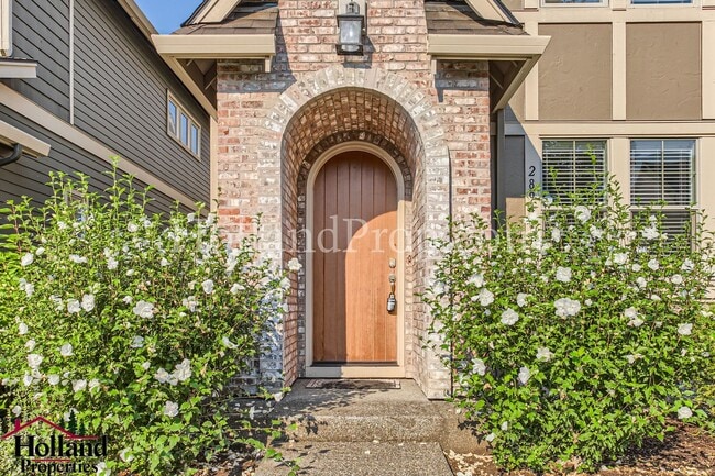 Building Photo - Fantastic & Spacious Pet friendly Home with Great Amenities! BEST PRICE at $2,750 and REDUCED SEC...