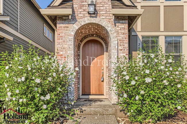 Foto del edificio - Fantastic & Spacious Pet friendly Home with Great Amenities! BEST PRICE at $2,750 and REDUCED SEC...