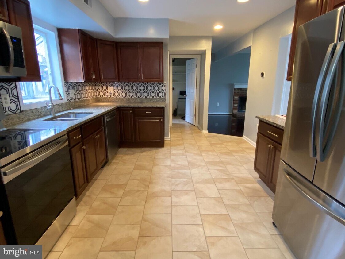 Foto principal - 6807 Iron Stove Ct