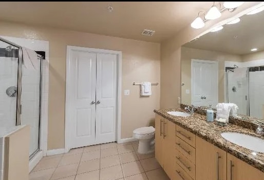 Building Photo - 2450 Bahama Dr