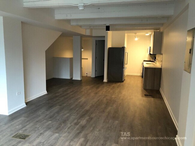 Foto del edificio - HUGE DUPLEX DOWN condo-quality 2 Bed/2.5 bath In the heart of Wrigley!