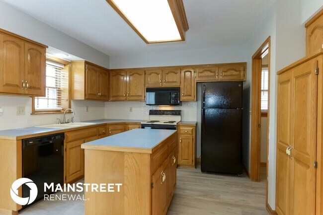 Building Photo - 5620 Meadow View Dr