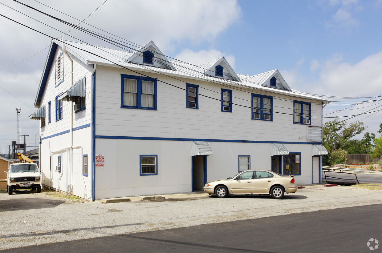 Primary Photo - 2202 Osburn St
