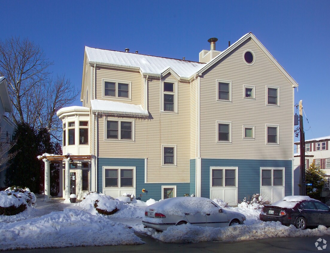 Primary Photo - 542 N Main St