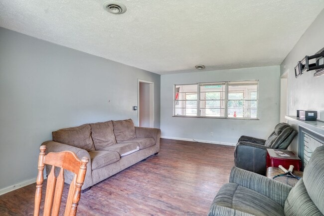 Photo - 2920 Highwoods Drive _ Dardeen Rental Ventures Apartment