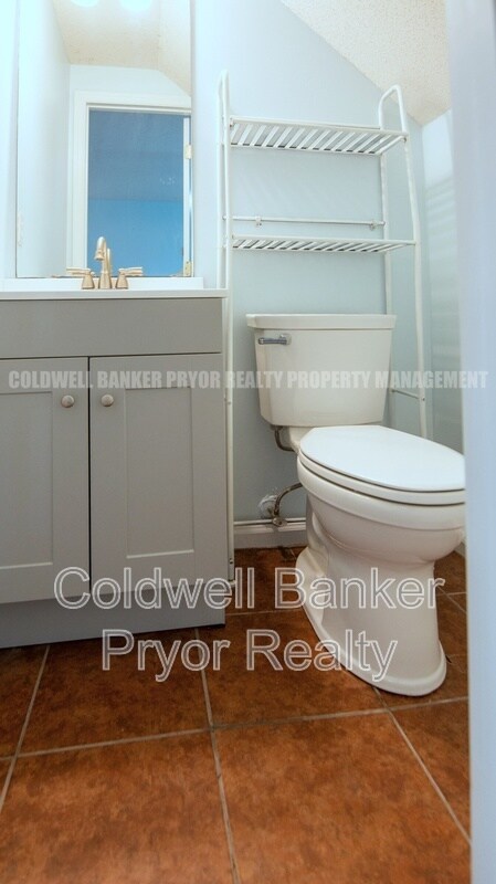 Foto del edificio - 1244 N Concord Rd