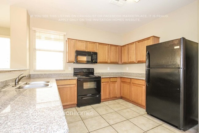 Building Photo - 5220 W Albeniz Pl