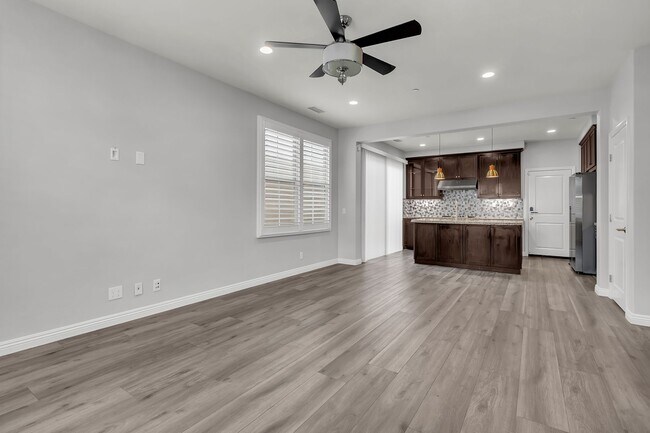 Foto del edificio - 76 Evening Sun