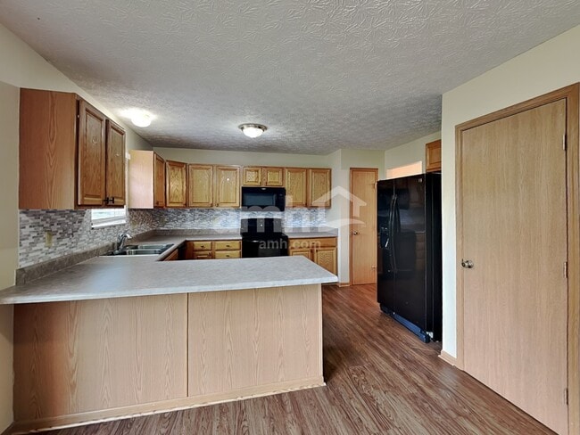 Building Photo - 452 Crestmoore Dr