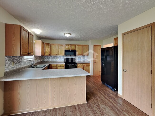 Foto del edificio - 452 Crestmoore Dr