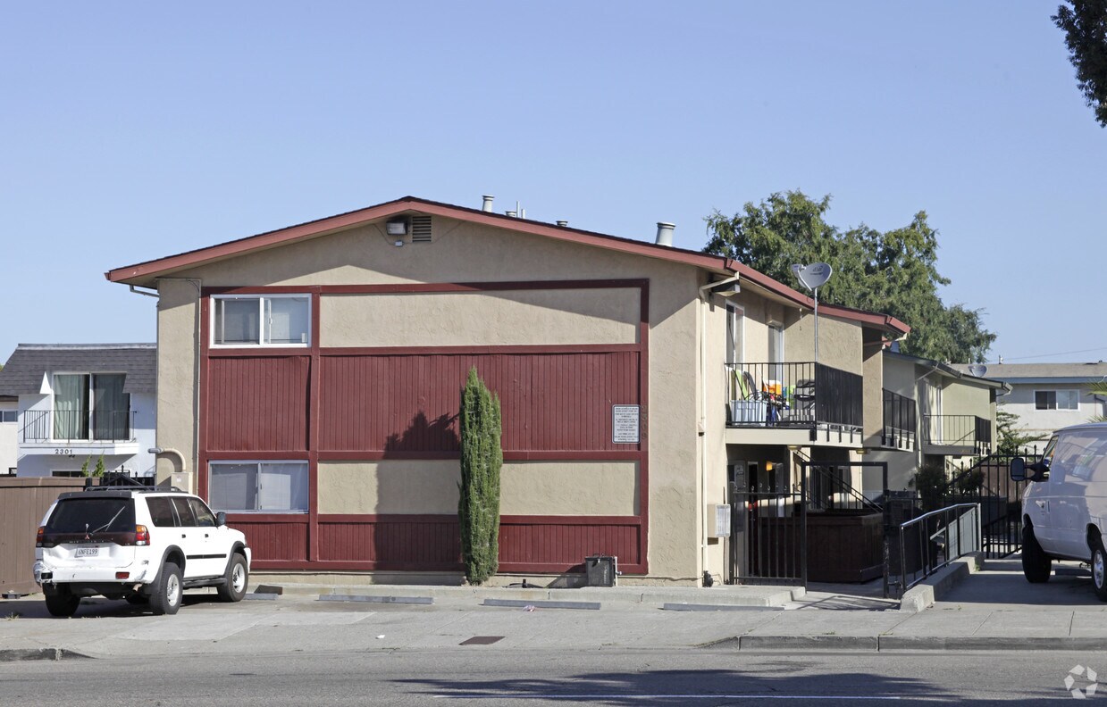 Primary Photo - 2309 98th Ave