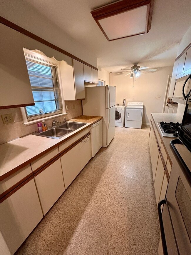 Foto del edificio - 3 Bed 2 Bath Ranch Home In Lancaster