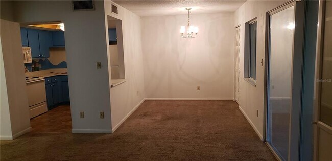 Building Photo - 551 Fairways Dr