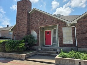 Building Photo - 67 E Park W Dr