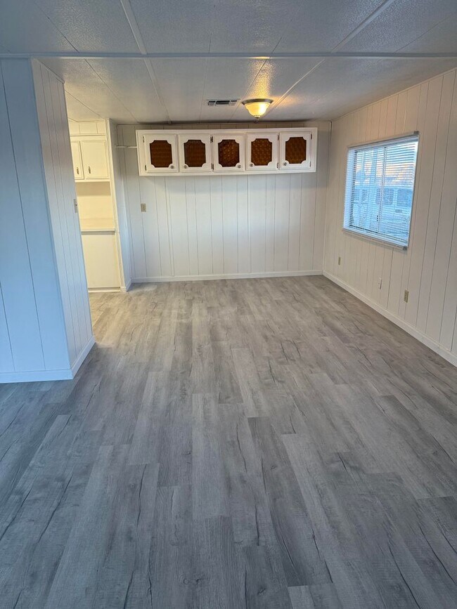 Foto del edificio - Corner Home with Willow Lake View