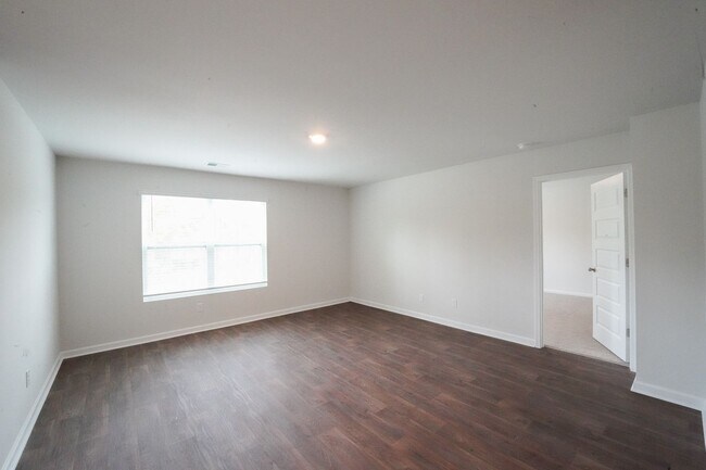 Foto del edificio - Available Now!