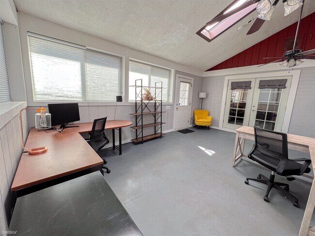 Foto del edificio - 4 br, 2 bath House - 3650 North Loma Vista...