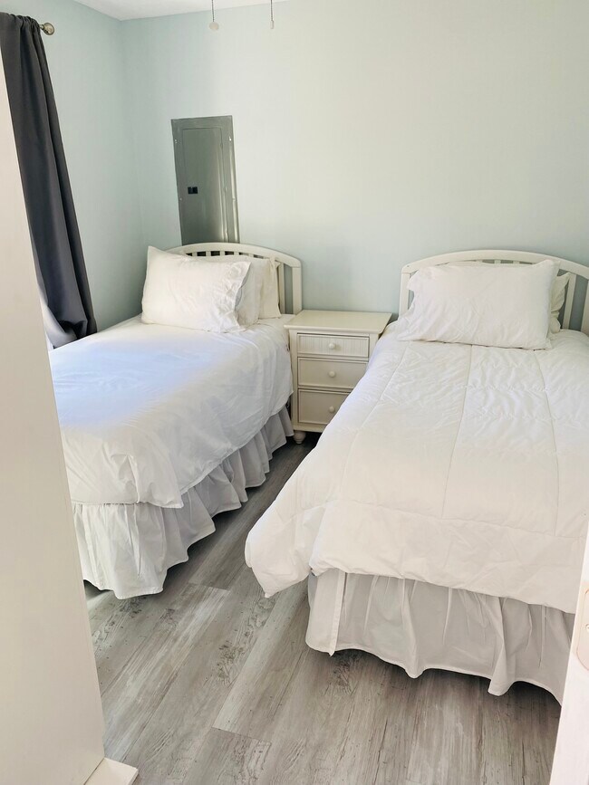 Twin beds could be swapped out for different room configurations (1 twin + office, etc) - 749 1st St