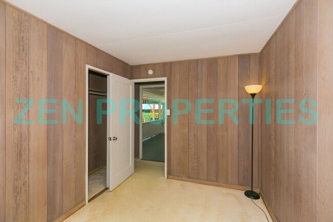 Building Photo - a 3 bdrm, 1 bath home for rent in Niu Valley