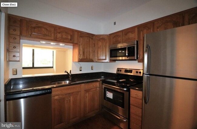 Building Photo - 1805 Crystal Dr