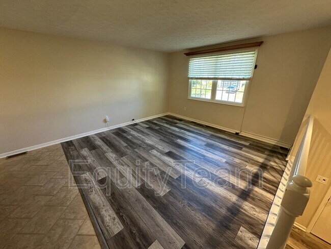 Foto del edificio - 4548 Forest Haven Ln