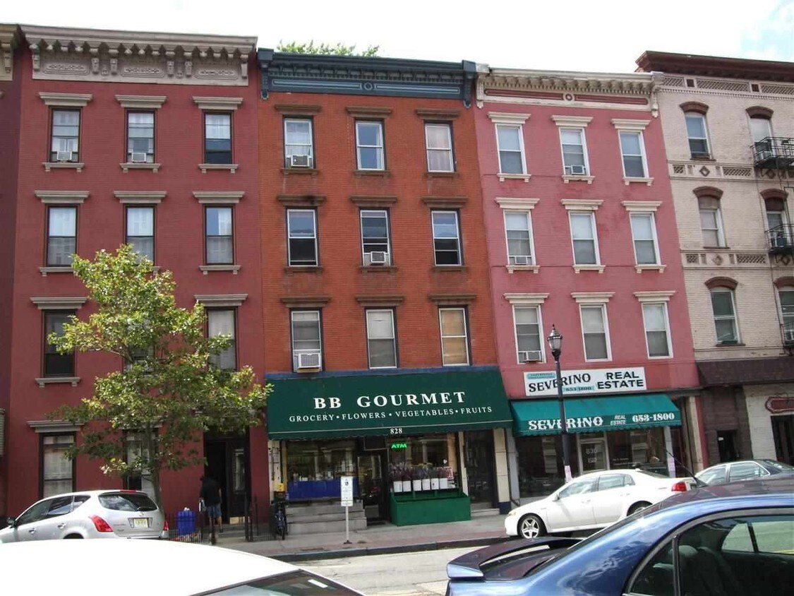 Foto del edificio - 828 Washington St