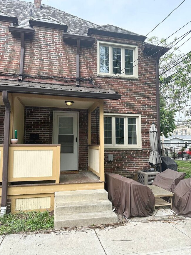 Foto del edificio - 2084 Coventry Rd