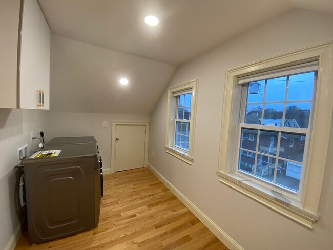 Foto del edificio - 585 Highland Ave