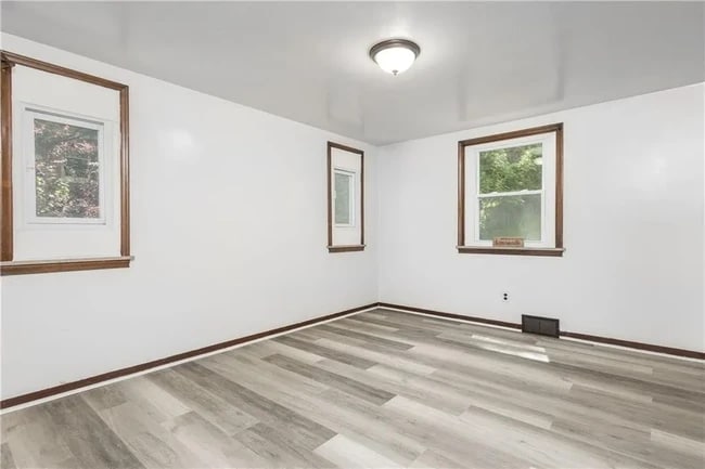 Building Photo - 228 E Agnew Ave