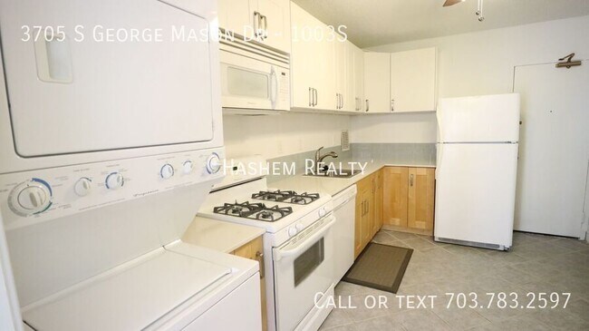 Foto del edificio - 3705 S George Mason Dr