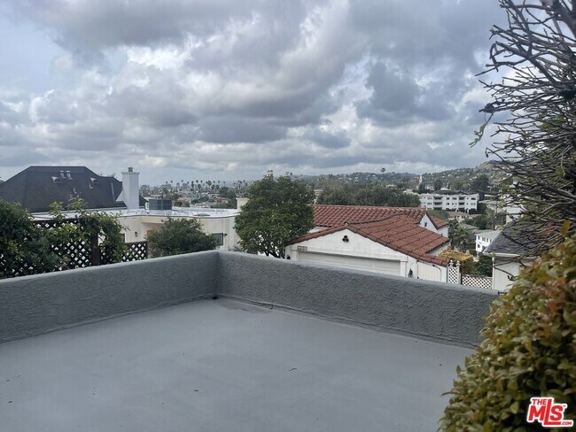 Foto del edificio - 4160 Holly Knoll Dr