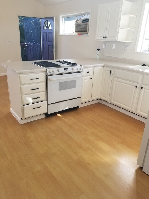 Foto principal - 2298 Bailey Ave