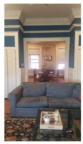 Primary Photo - 286 Bunker Hill St