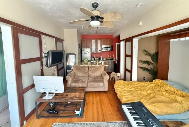 Foto del edificio - 65 Burbank St