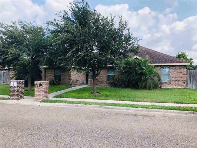 Foto del edificio - 906 W Emerald Dr