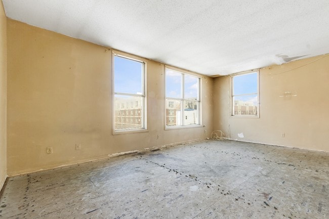 Interior Photo - 738 Elton Ave