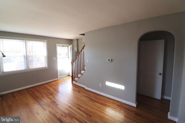 Building Photo - 5609 Pioneer Dr