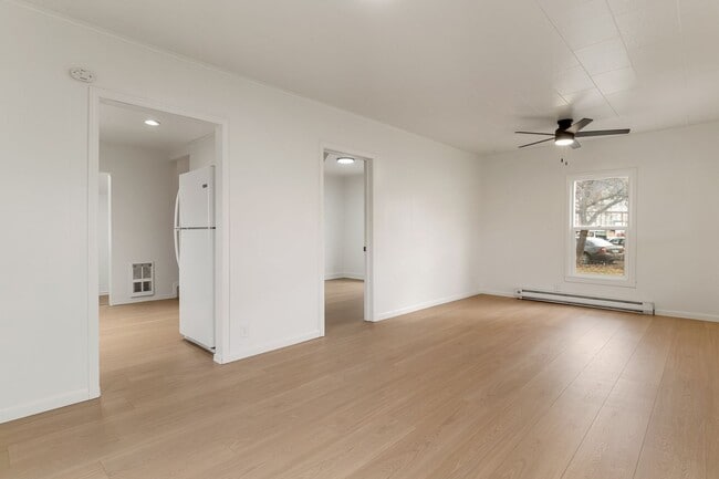 Foto del edificio - Charming 3-Bedroom, 1-Bathroom Home with Upstairs Bonus Area