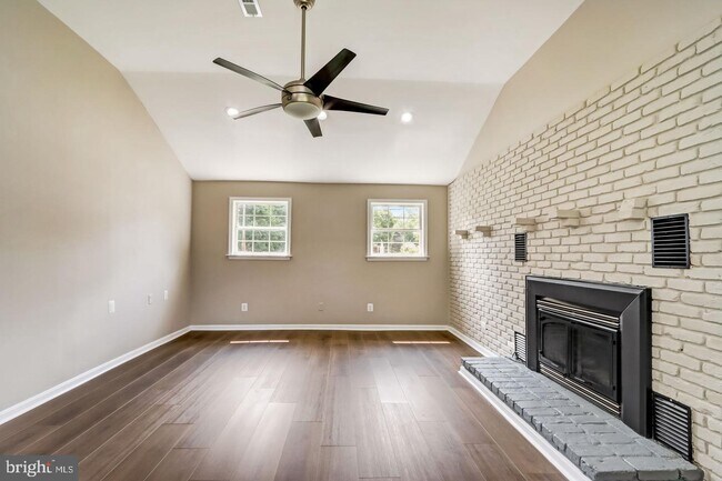 Building Photo - 310 Buena Vista Ave
