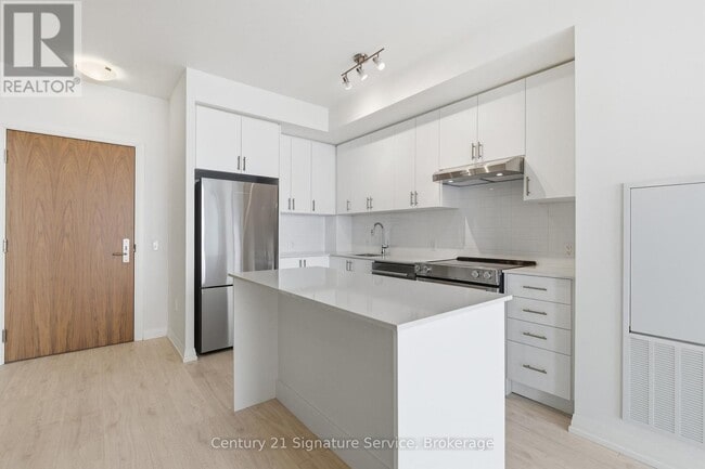 Building Photo - 27 Korda Gate